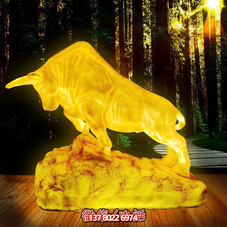 玻璃鋼拓荒牛景觀燈，拓展景區(qū)公園草坪環(huán)境亮化