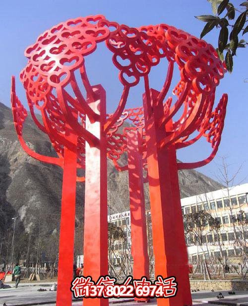 室內(nèi)不銹鋼心形雕塑，點綴別墅景區(qū)美景