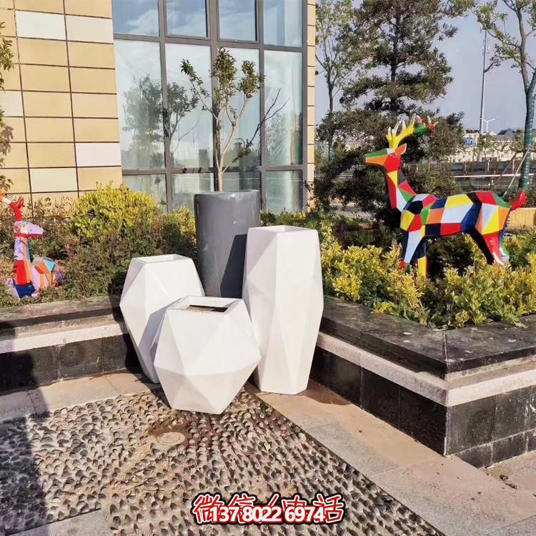 玻璃鋼幾何切面鹿動(dòng)物雕塑戶(hù)外太陽(yáng)能卡通擺件園林景觀(guān)