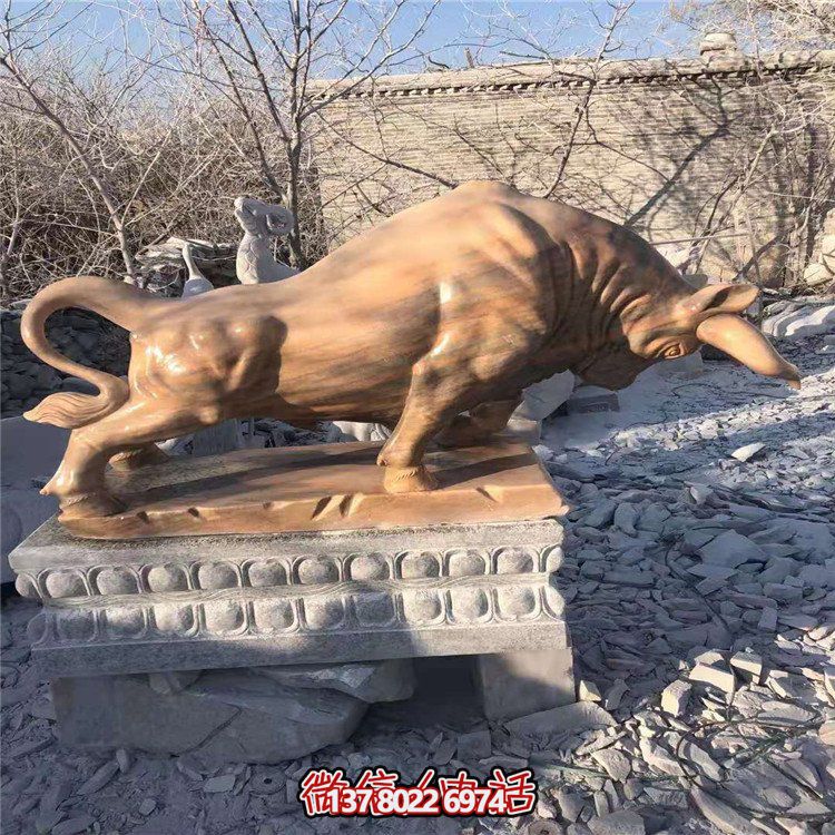 斗牛，晚霞紅大理石石雕牛