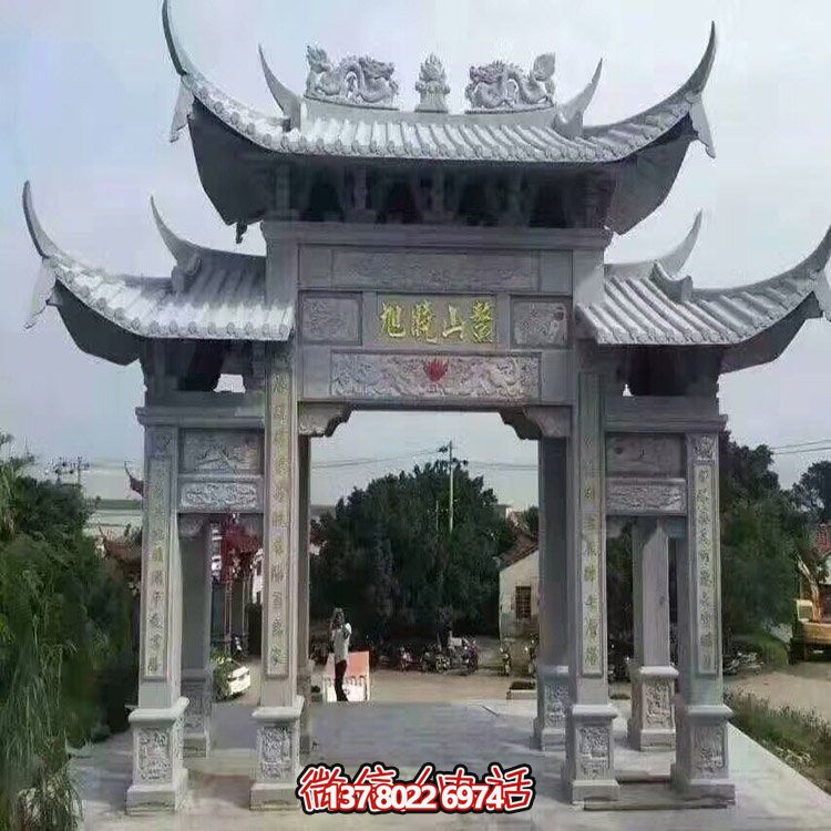 寺廟景區(qū)門(mén)口青石仿古三門(mén)牌坊