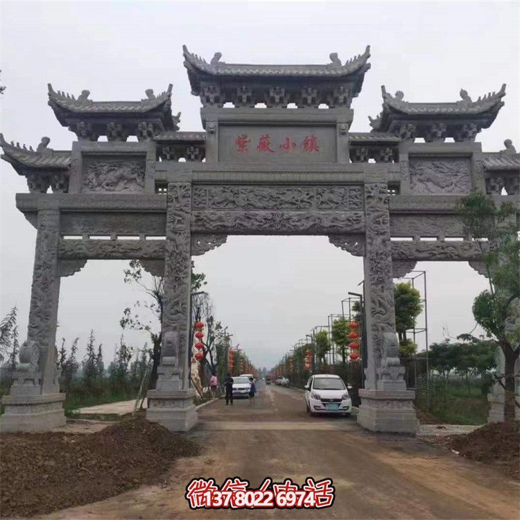 景區(qū)入口擺放青石浮雕龍紋仿古建三門樓石牌坊