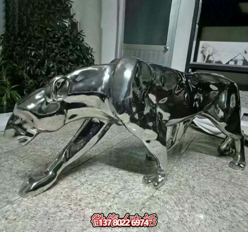 不銹鋼鏡面拋光拉絲行走中的金錢(qián)豹雕塑