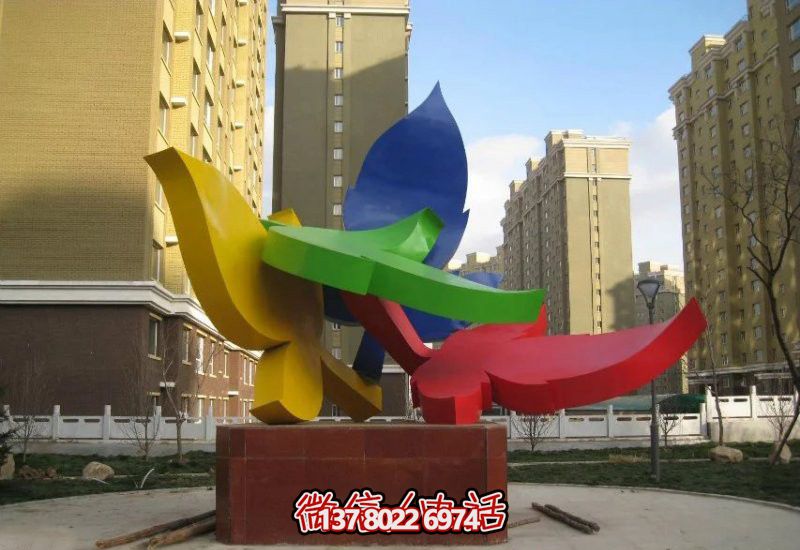 小區(qū)公園擺放彩色抽象不銹鋼樹(shù)葉雕塑