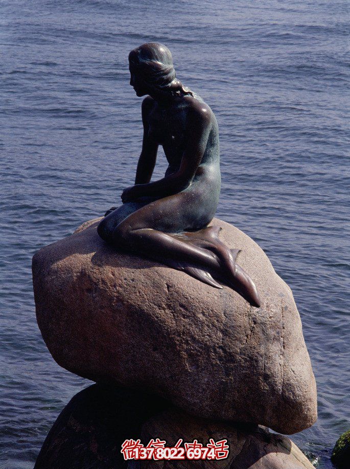 公園擺放的沉思的玻璃鋼創(chuàng)意美人魚(yú)雕塑