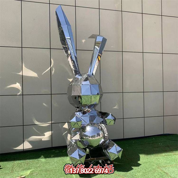 廣場(chǎng)擺放不銹鋼切面抽象兔子雕塑