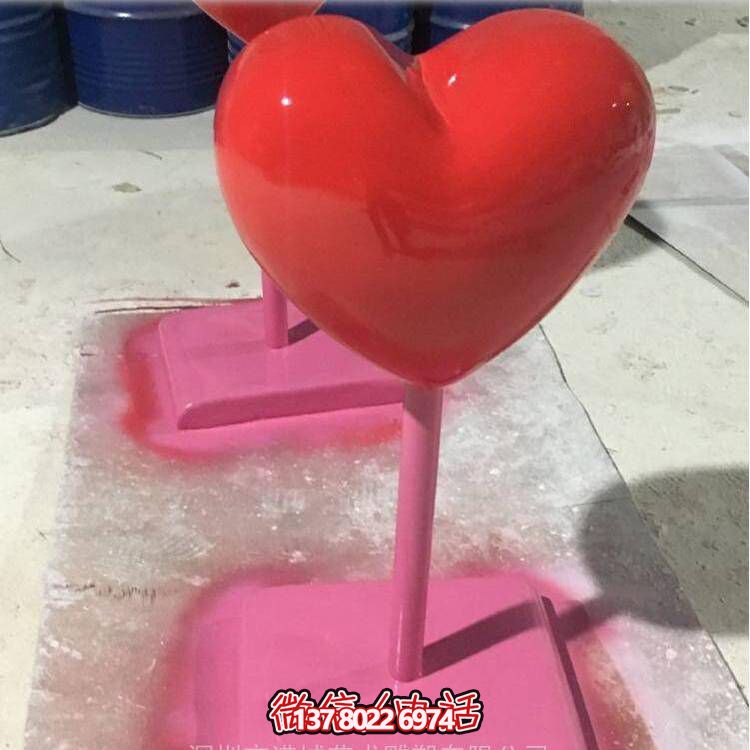 愛情公園玻璃鋼彩繪愛心雕塑