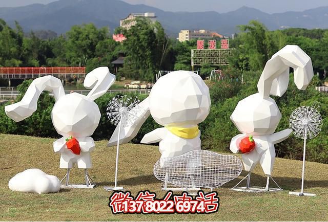 不銹鋼塊面雕塑——網(wǎng)紅雕塑，造型新穎，富有活力。