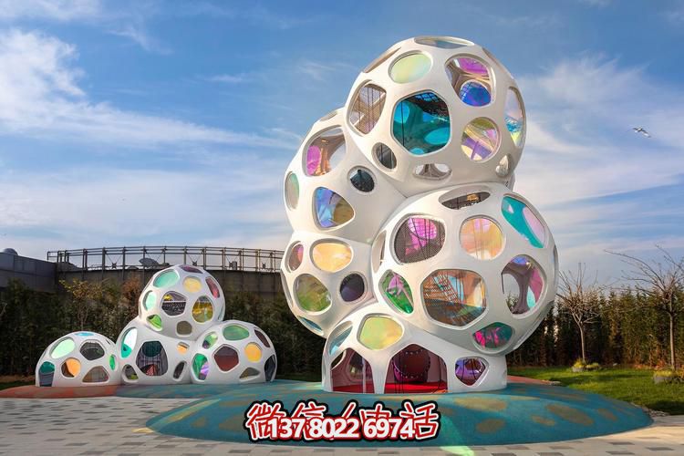 幻彩晶球疊韻：戶(hù)外空間的靈動(dòng)藝術(shù)魔方